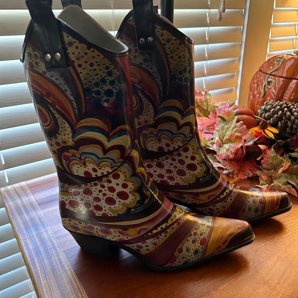 Rubbery rain boots